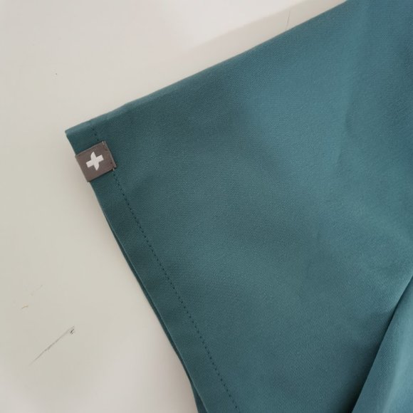 Women's FIGS Casma Three-Pocket Scrub Top | Color Cactus | Size S - Picture 5 of 14